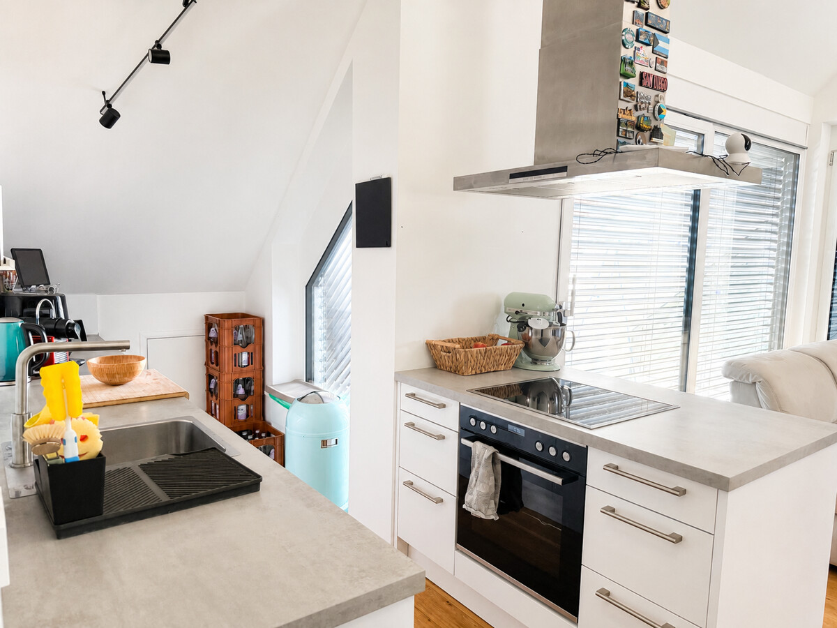 Wunderschöne 4-Zimmer DG-Wohnung mit Dachterrasse in idyllischer Lage! - Photo 5