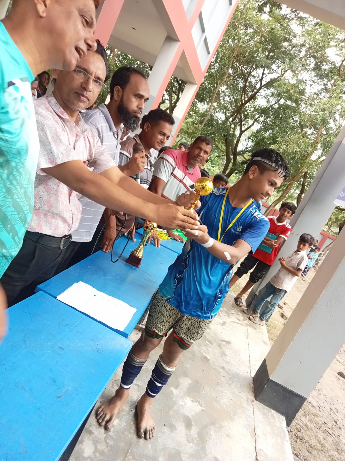 পাতড়াখোলা আরশাদ আলী মাধ্যমিক বিদ্যালয় আন্ত শ্রেণি ফুটবল টুর্নামেন্টে(২০২৬) চ্যাম্পিয়ন হয়েছে নবম শ্রেণী ,এবং রানার্সআপ হয়েছে দশম শ্রেণী!