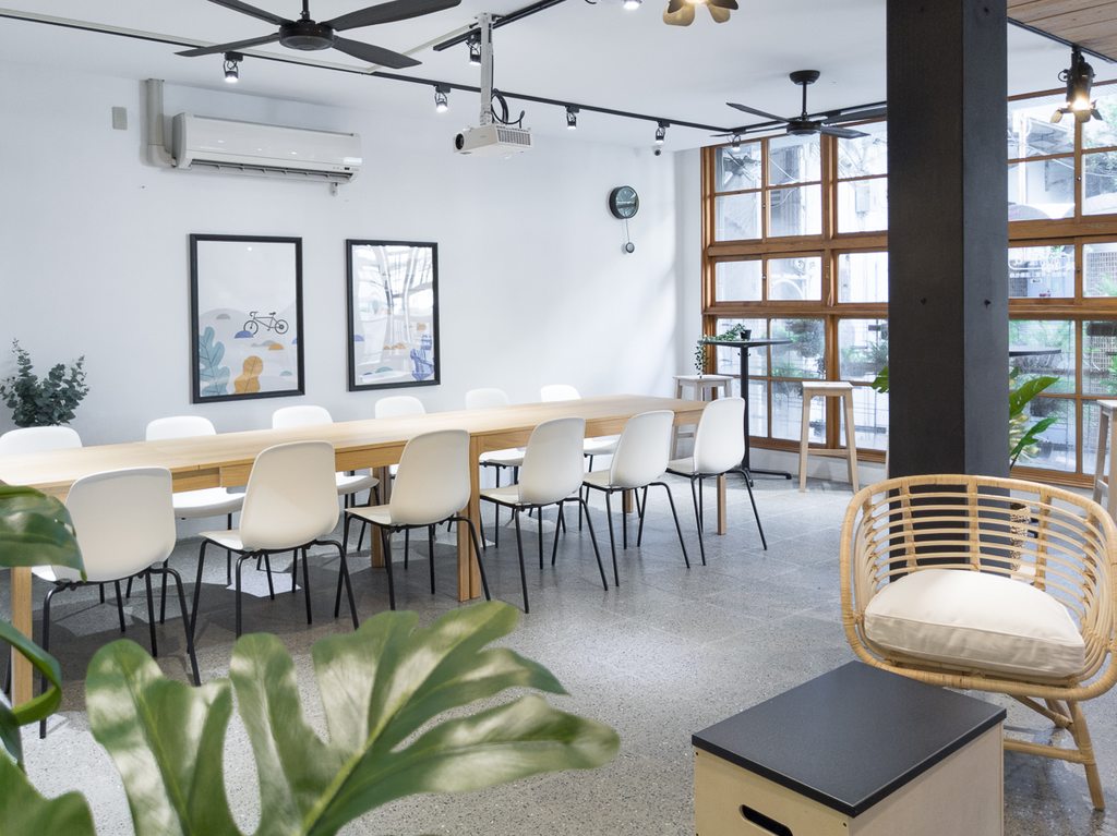 selected venue's interior or exterior images