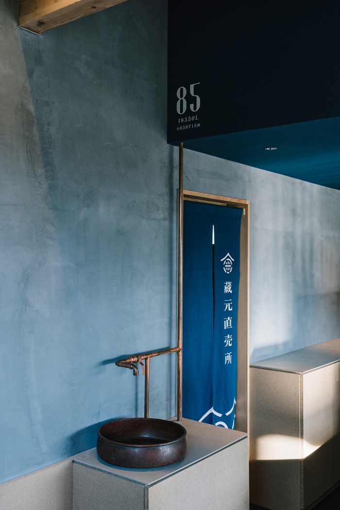 selected venue's interior or exterior images