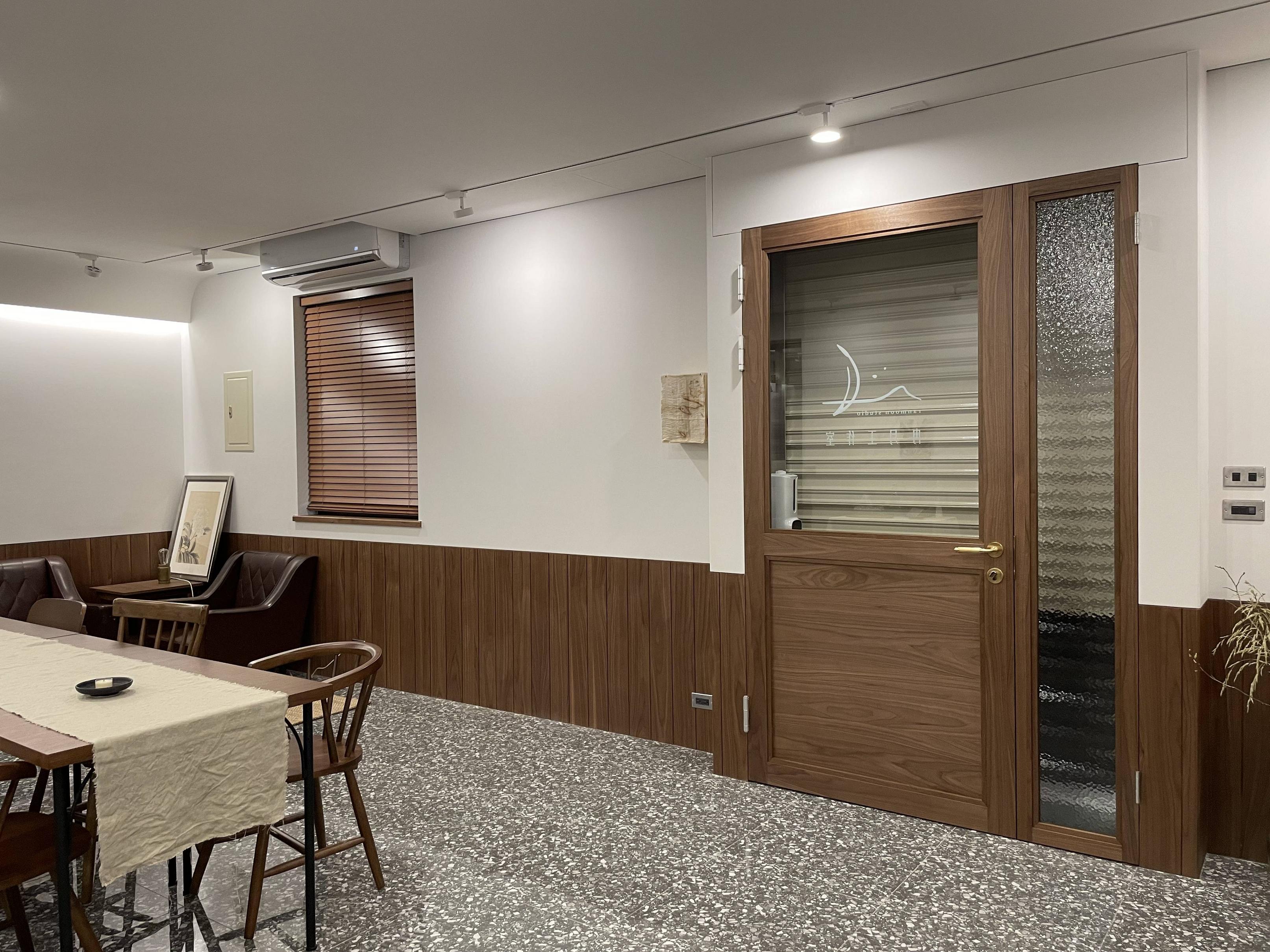 selected venue's interior or exterior images