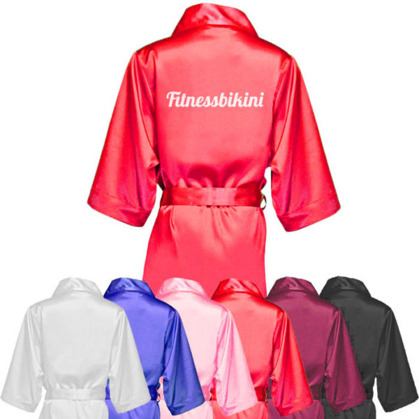 Атласный халат «Fitnessbikini» для фитнес-бикини (красный) Атласный халат «Fitnessbikini» для фитнес-бикини (красный)