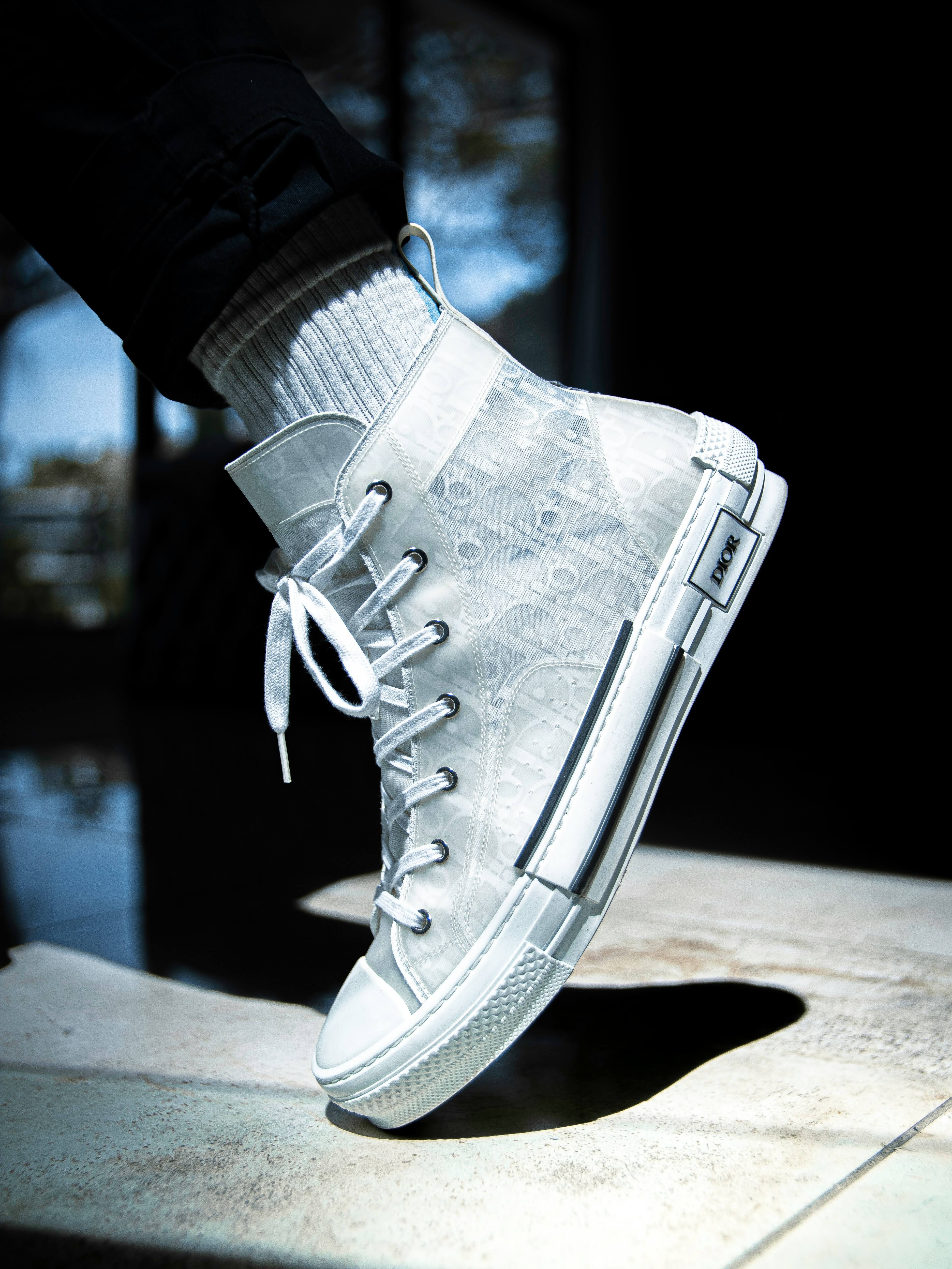 Minimalist casual shoes