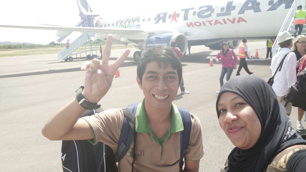 Belum afdol kalau belum foto dibelakang Pesawatnya