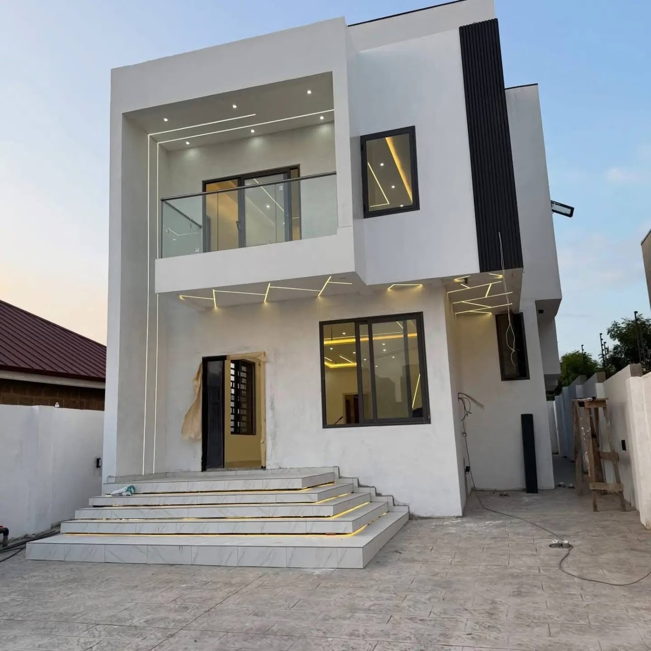 LUXURY 4-BEDROOM HOUSE FOR SALE
