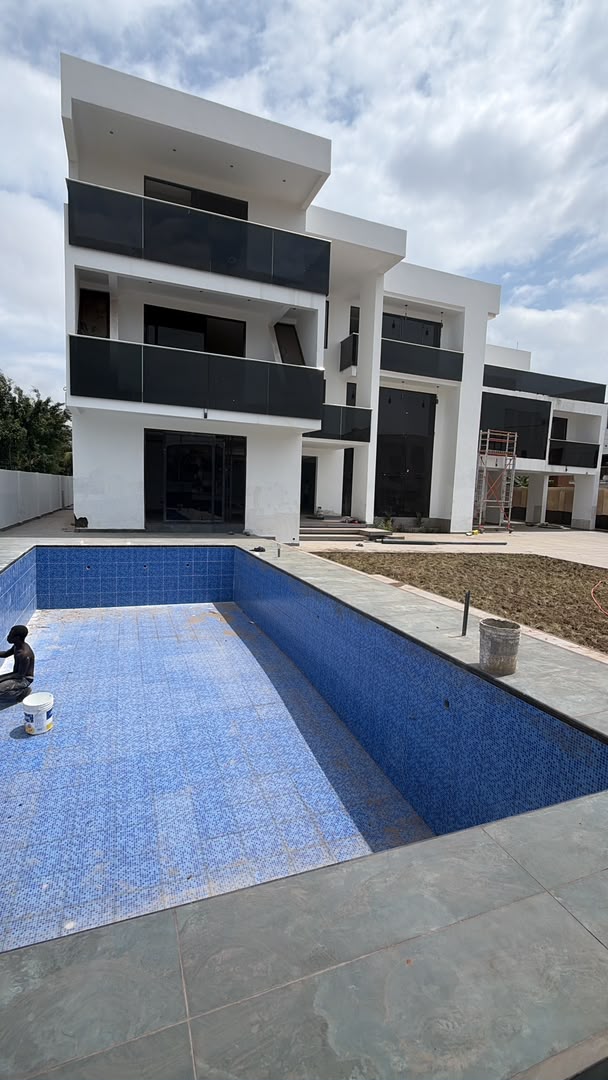Ultra modern 8 bedroom house with swimming pool and security post