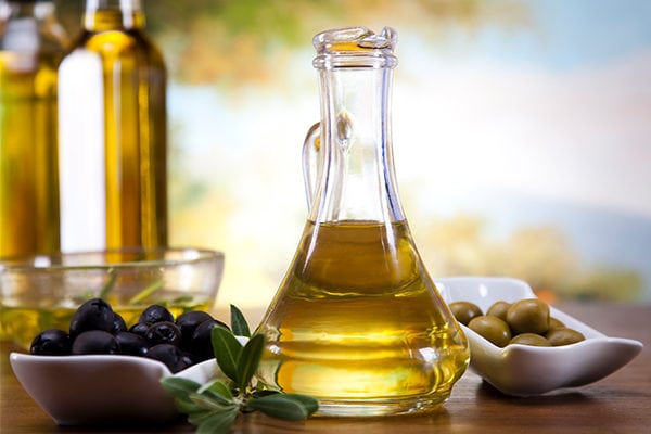 ozonated oil to fight toenail fungus at home