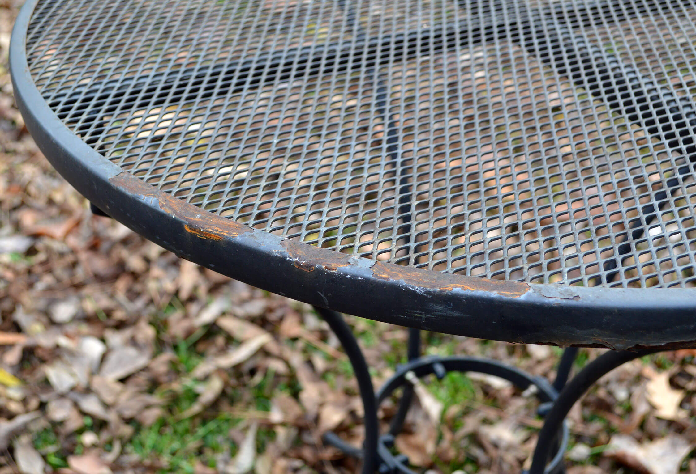 Fix a Rusty Edge of a Metal Outdoor Table