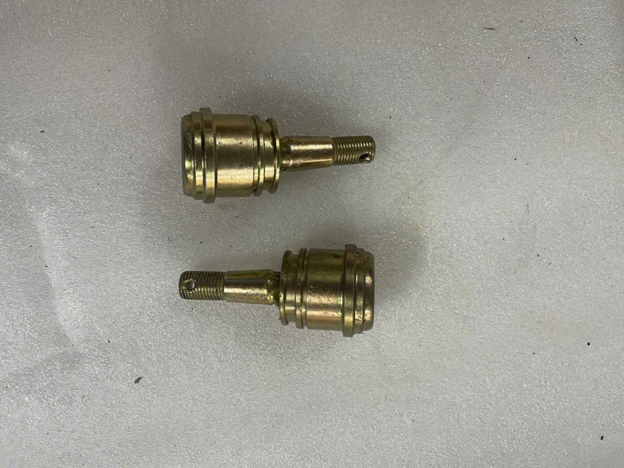 Rotuyn trục đứng trên A827