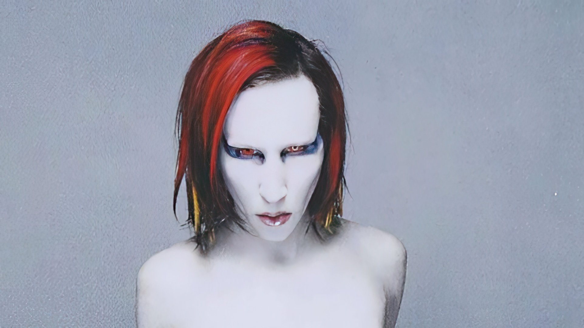 Эпоха Mechanical Animals: артист использует имидж андрогина