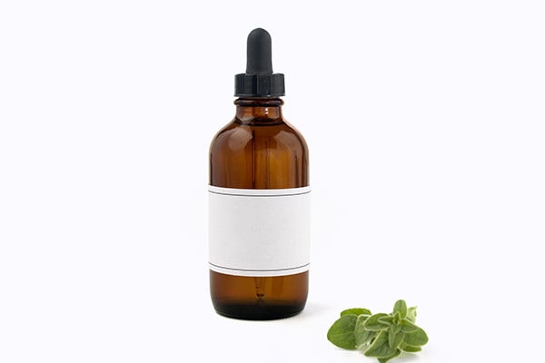 Oil of oregano to fight toenail fungus at home