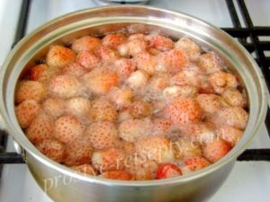 залить водой