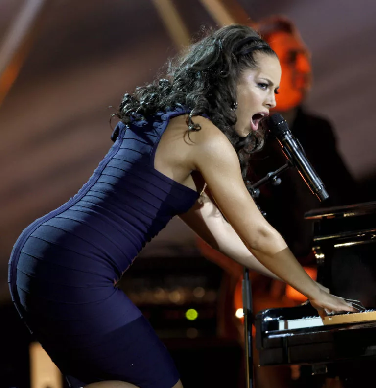 Alicia Keys booty