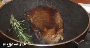Изображение стейка с розмарином