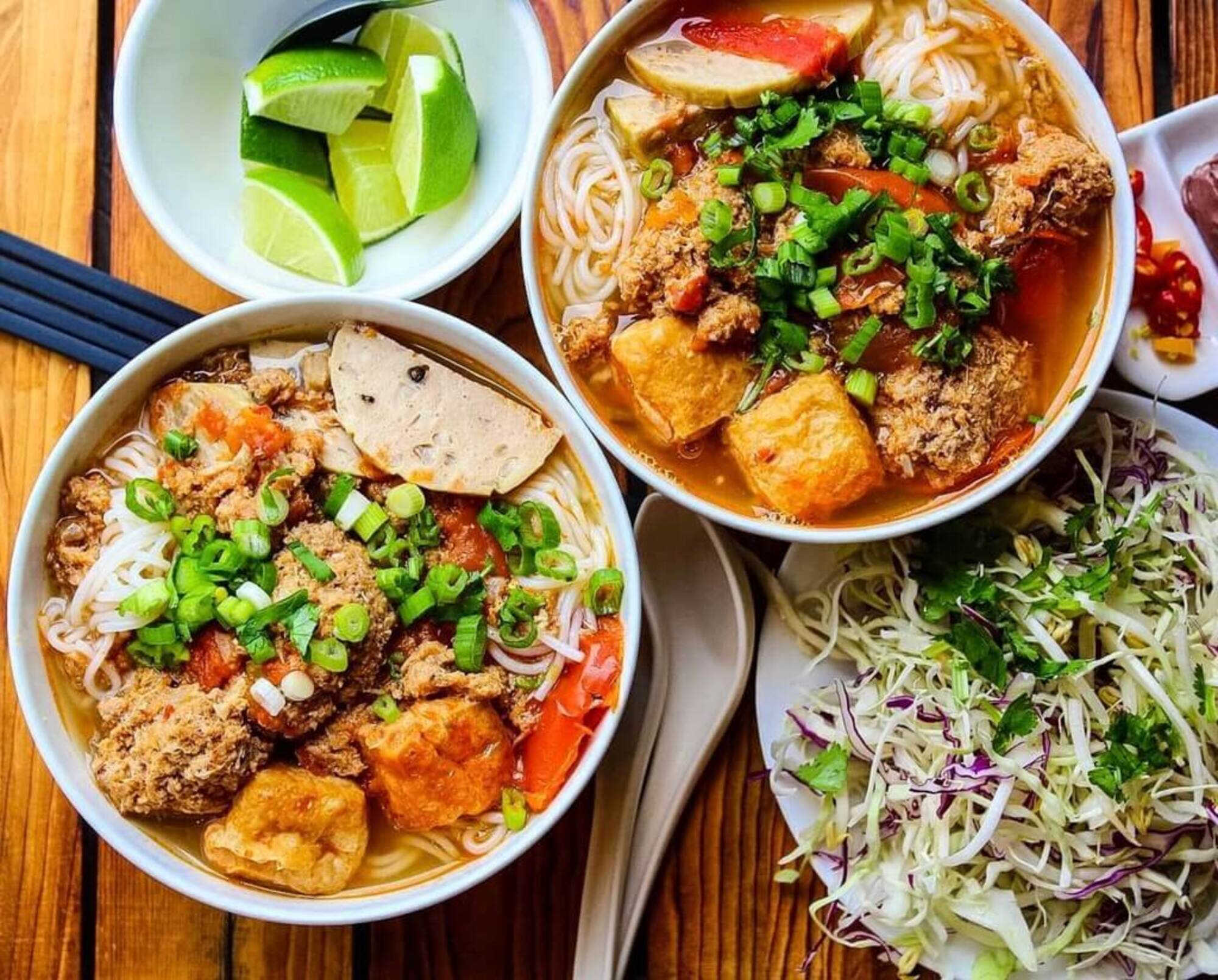 Bún Riêu Cua Biển tại bếp UIT