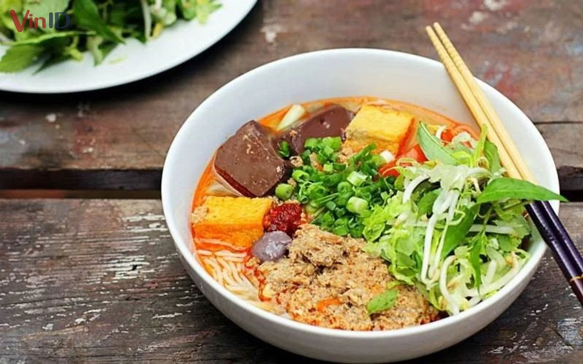 Bún Riêu Cua Biển tại bếp UIT