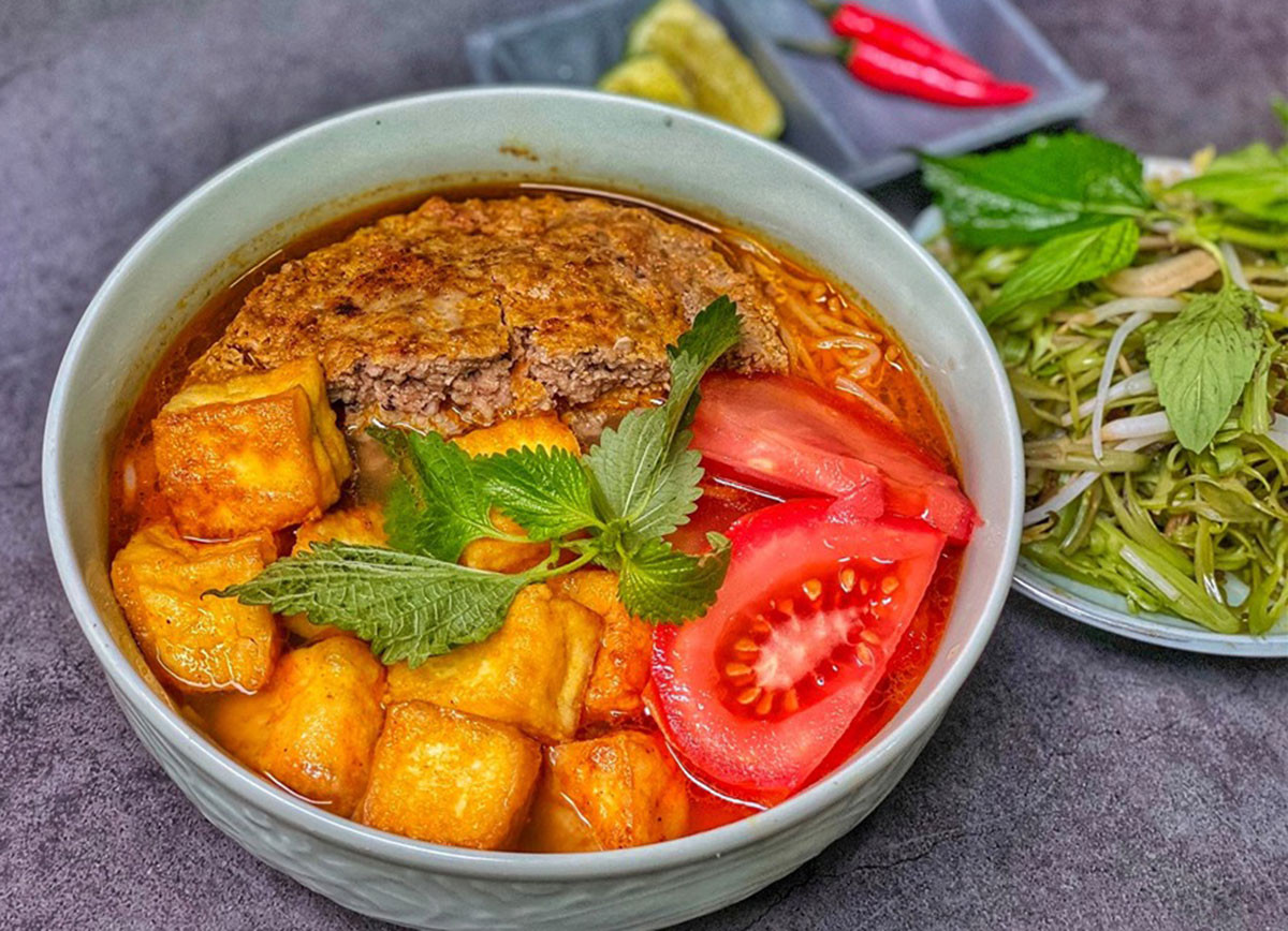 Bún Riêu Cua Biển tại bếp UIT