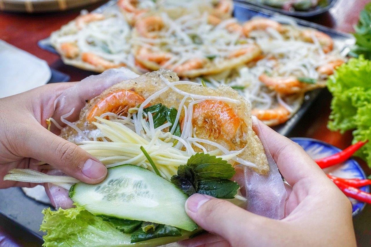 Bánh Xèo Tôm Mực tại bếp UIT