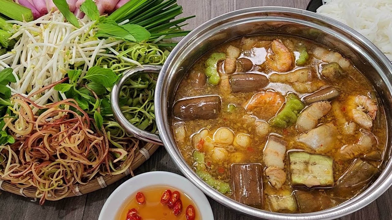 Lẩu Mắm tại bếp UIT