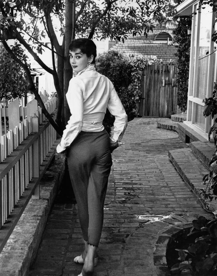 Марк Шоу (Mark Shaw) - Audrey Hepburn Walking Away, 1953