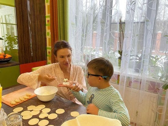 Эвелина Бледанс с сыном Семеном