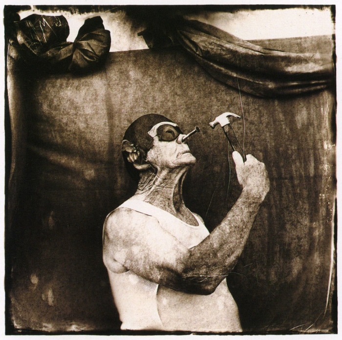 Гвоздь. Автор фото: Джоэл-Питер Уиткин (Joel-Peter Witkin).