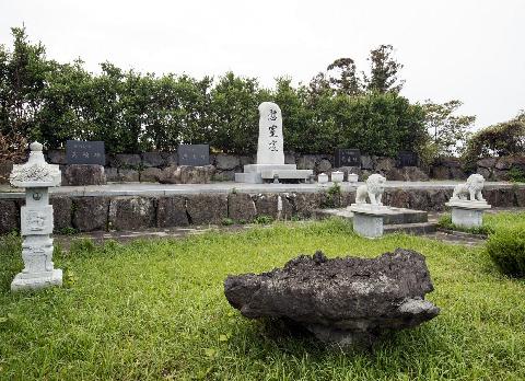Yeongmo Won Memorial