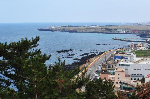 Yongduam Coastal Road Café Street