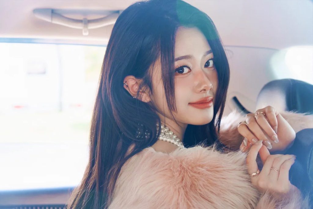 CLASS:y Hitchhiking concept pictorial