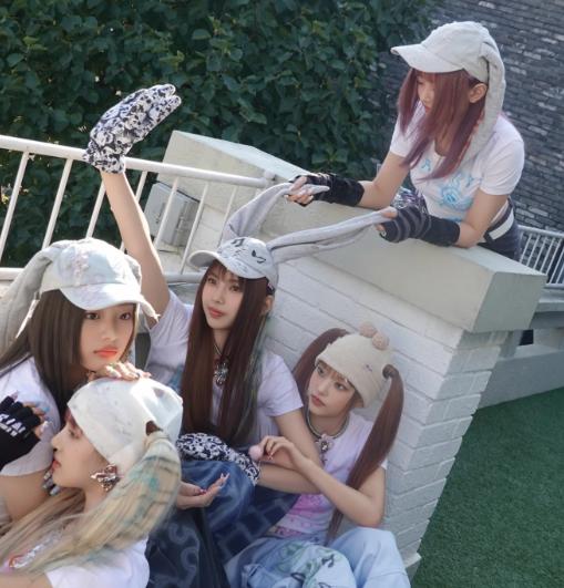 NewJeans K-pop group