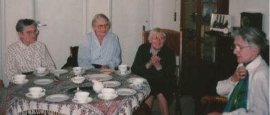 Cris, Maartje, Mies en Truus van Santen