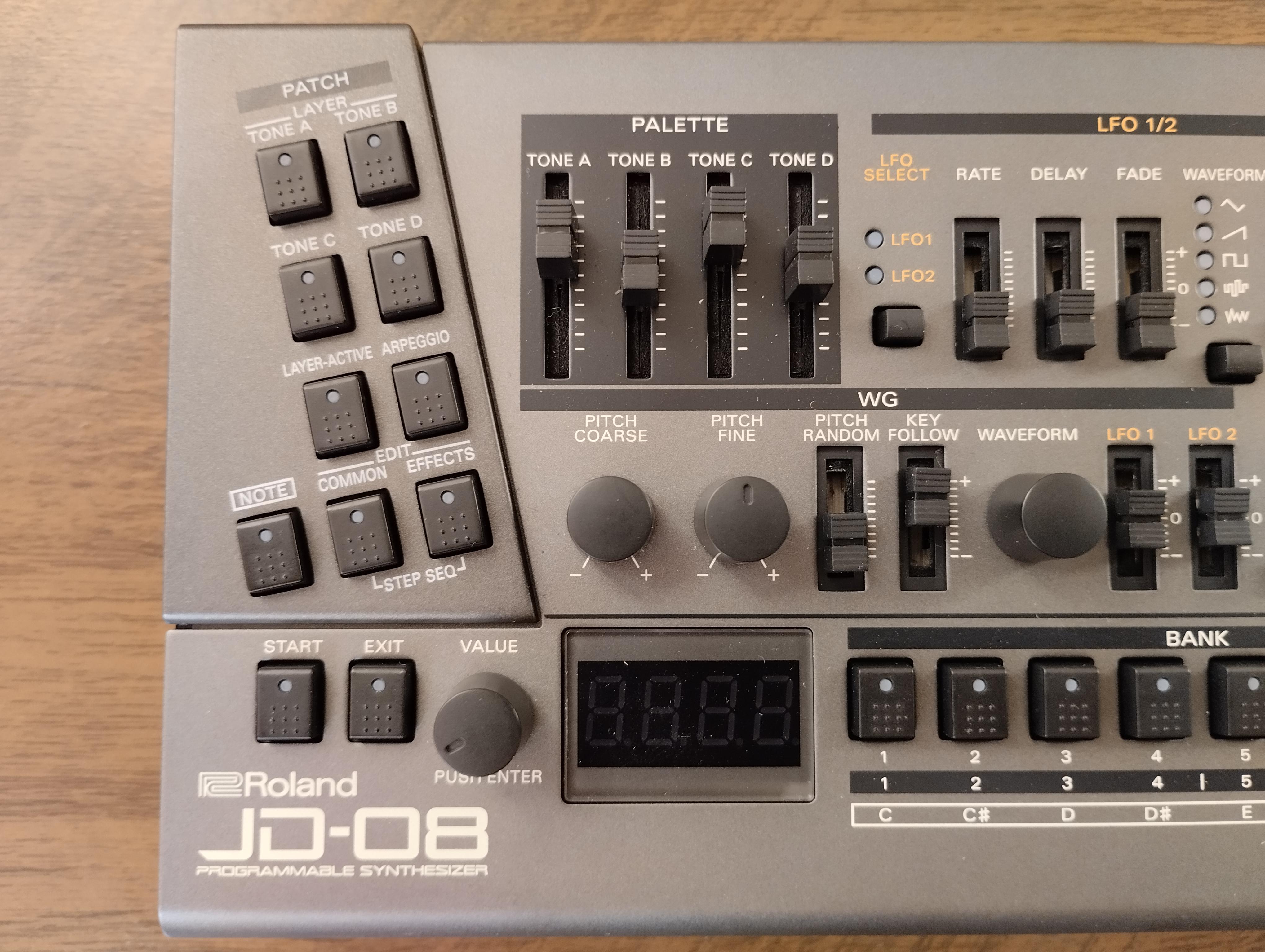 Roland JD-08