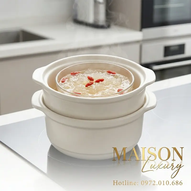 Yến sào đang được hấp cách thủy, phương pháp giúp bảo toàn tối đa dưỡng chất và phù hợp cho người tiểu đường.