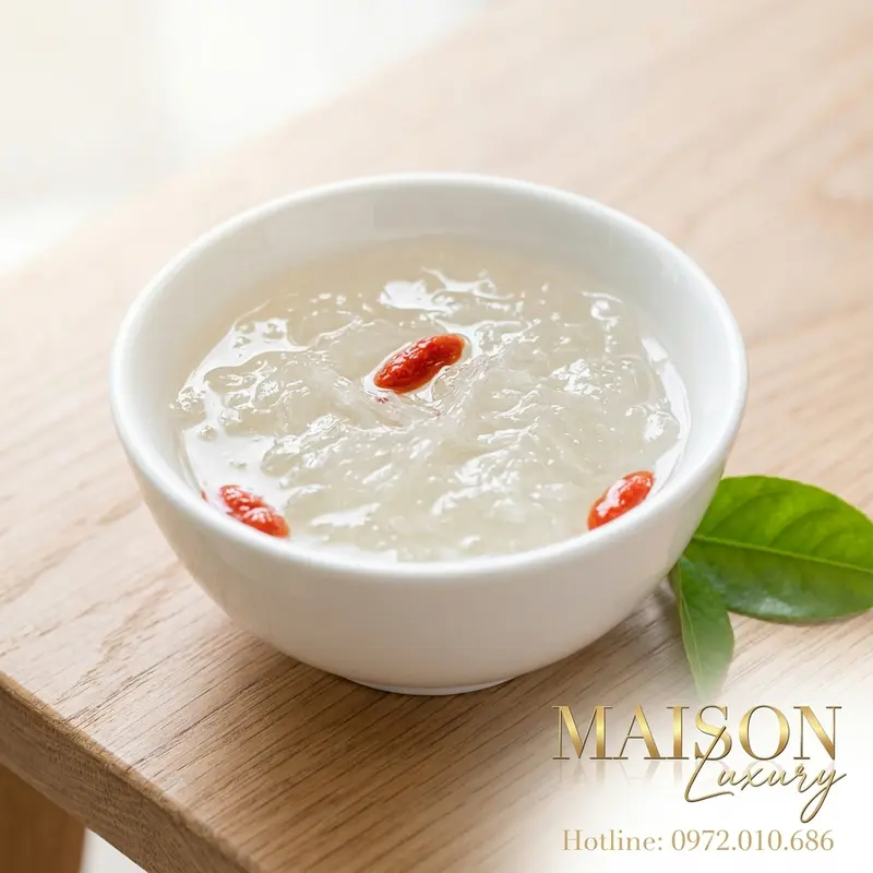 Tổ yến tinh chế được chưng cất kỹ lưỡng, sẵn sàng cung cấp dưỡng chất tinh khiết.