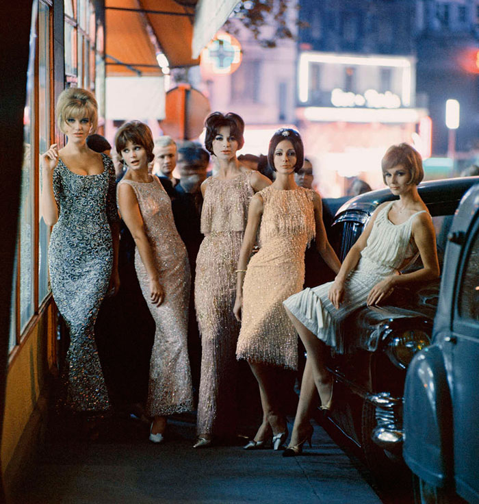 Марк Шоу (Mark Shaw) - Dior Book Mod Girls in Sequined Dresses at Night, Paris , 1961