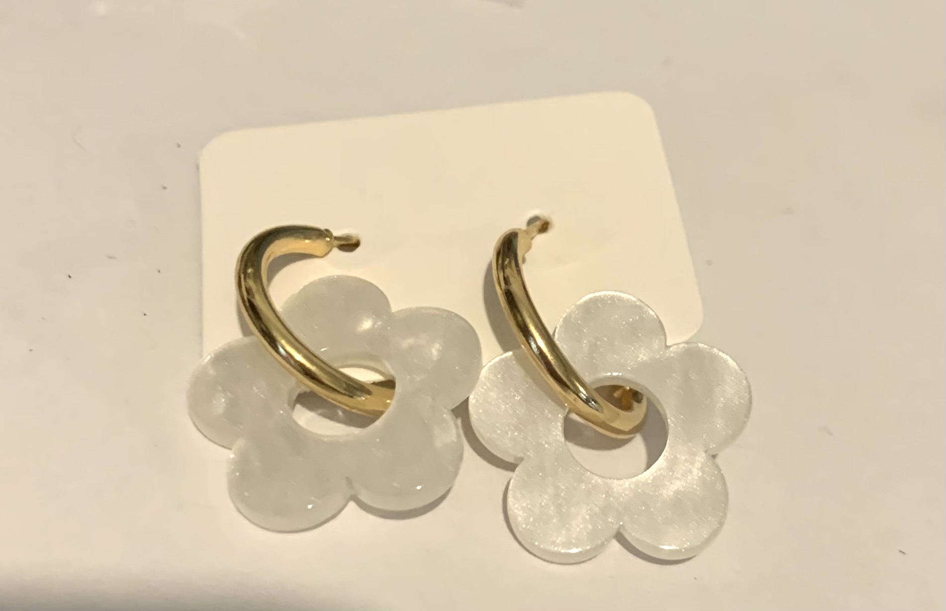 Aros flor blancos