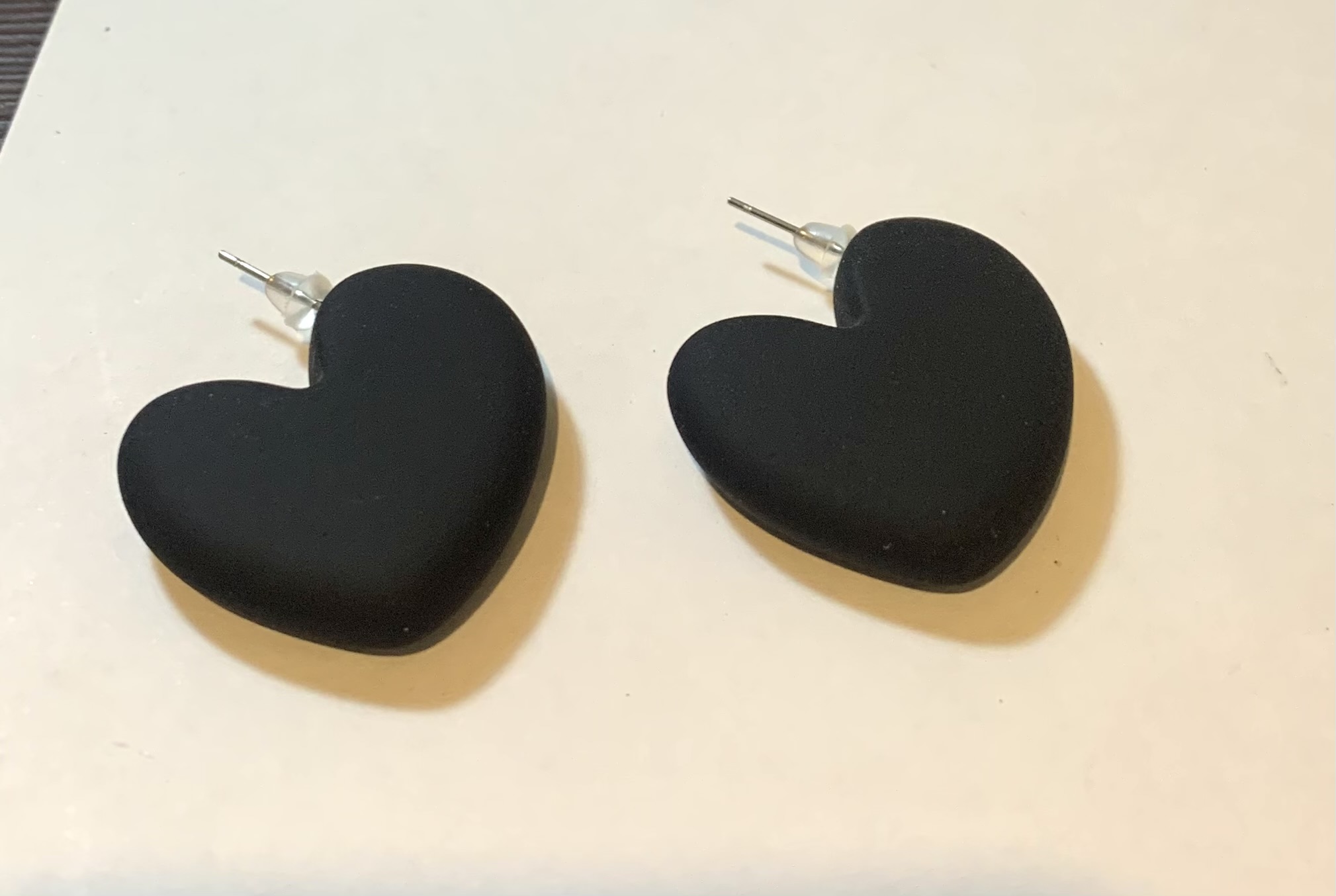 Aros corazón negro