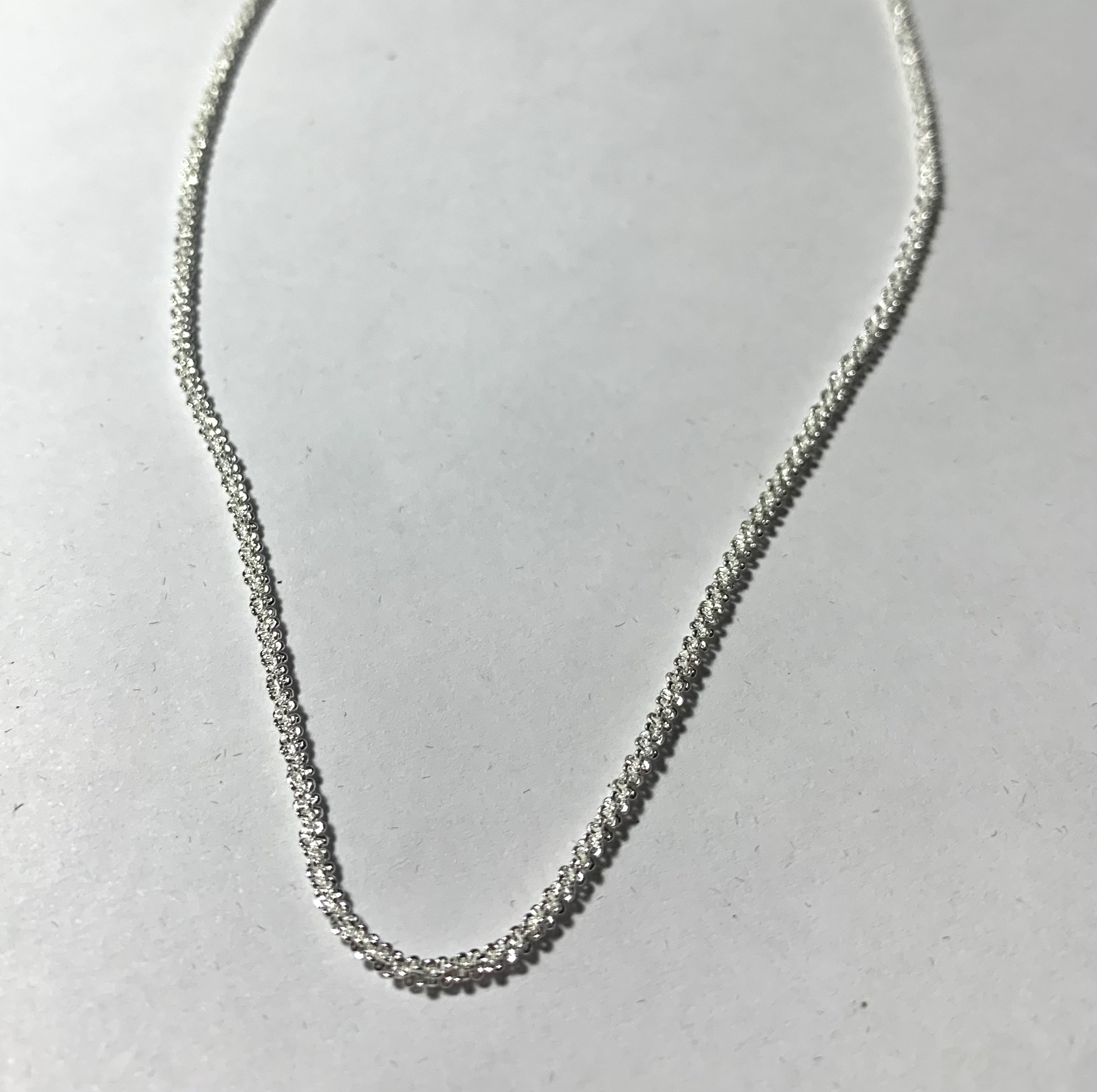 Collar plateado