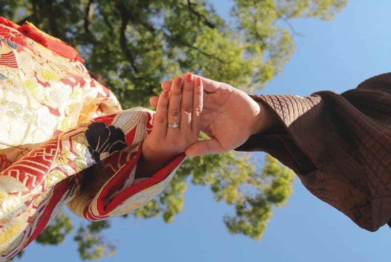 結婚指輪の重ね付けのポイントは 婚約指輪との組み合わせや順番など Selady セレディ