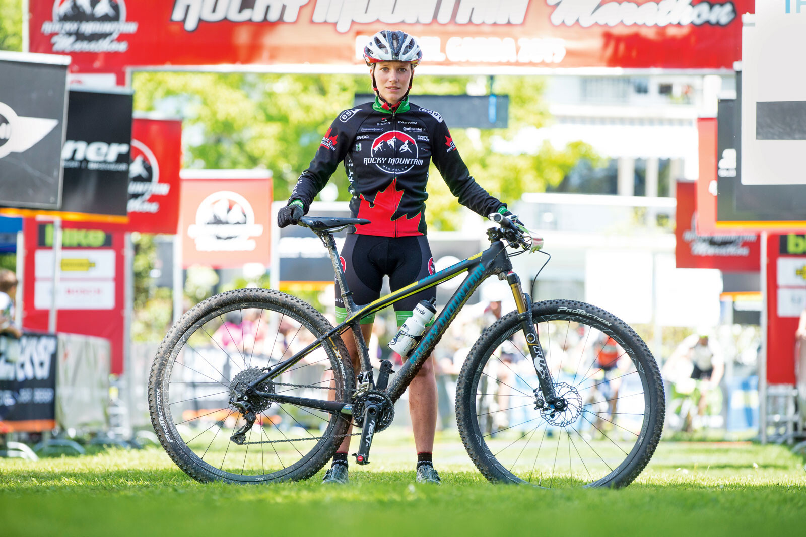 Profi-Bikerinnen und ihre Bikes | BIKE