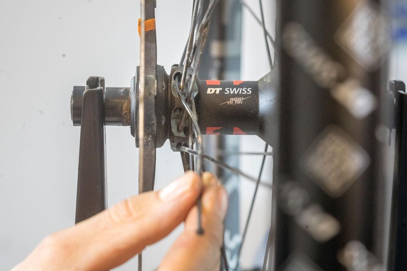 Gebrochene Speiche am Fahrrad reparieren - MTB Münster