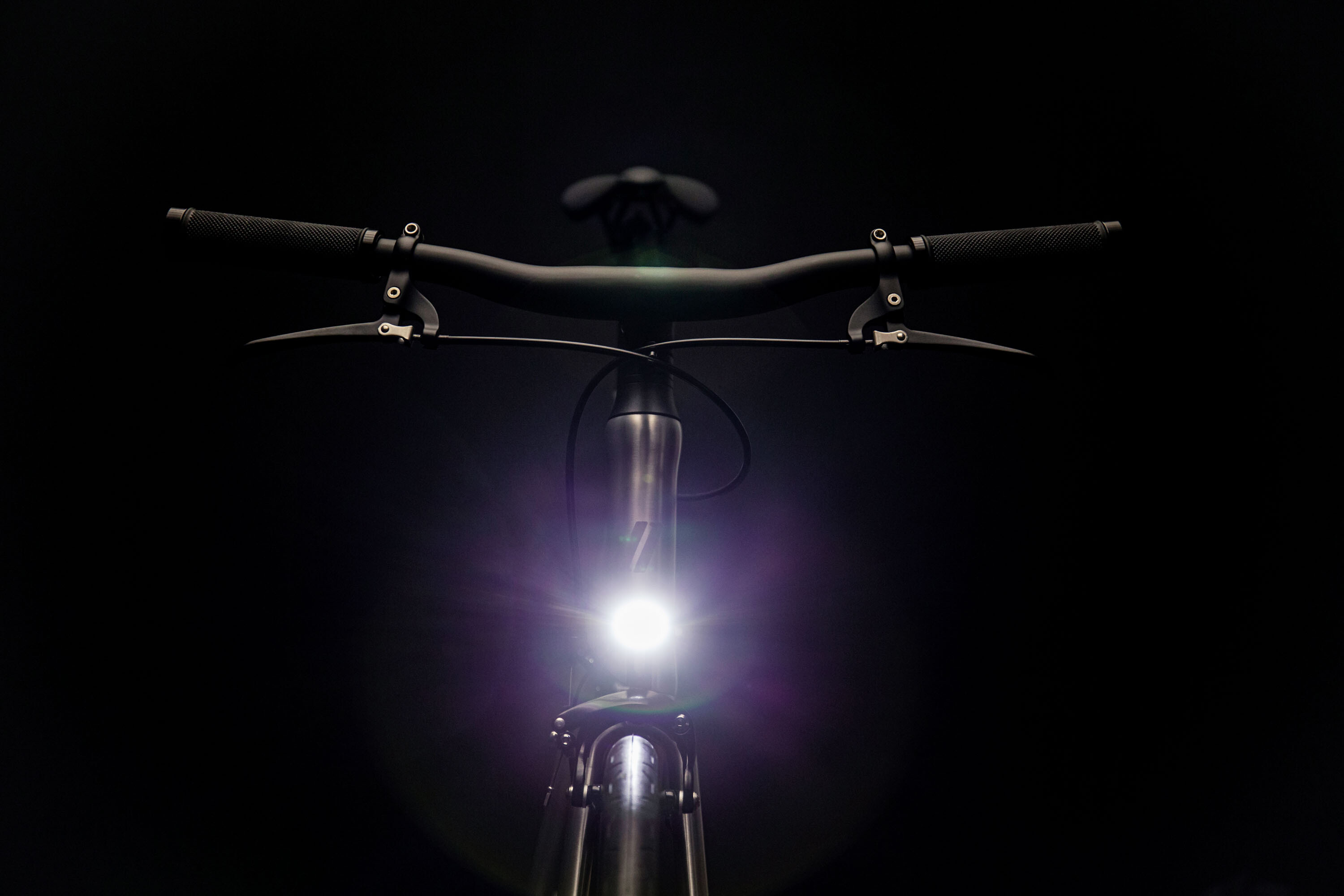 Wie wird das Rücklicht bei der Nabendynamo-Fahrradbeleuchtung angeschlossen?