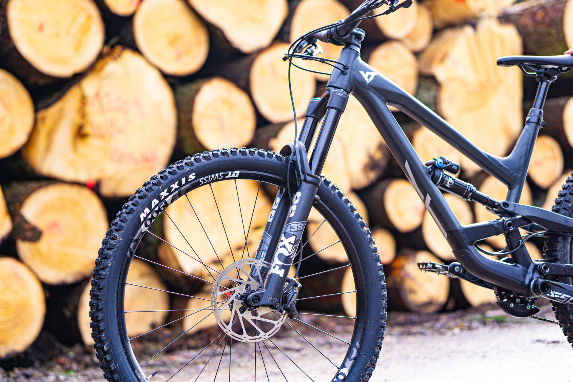 Yt capra black yellow deals