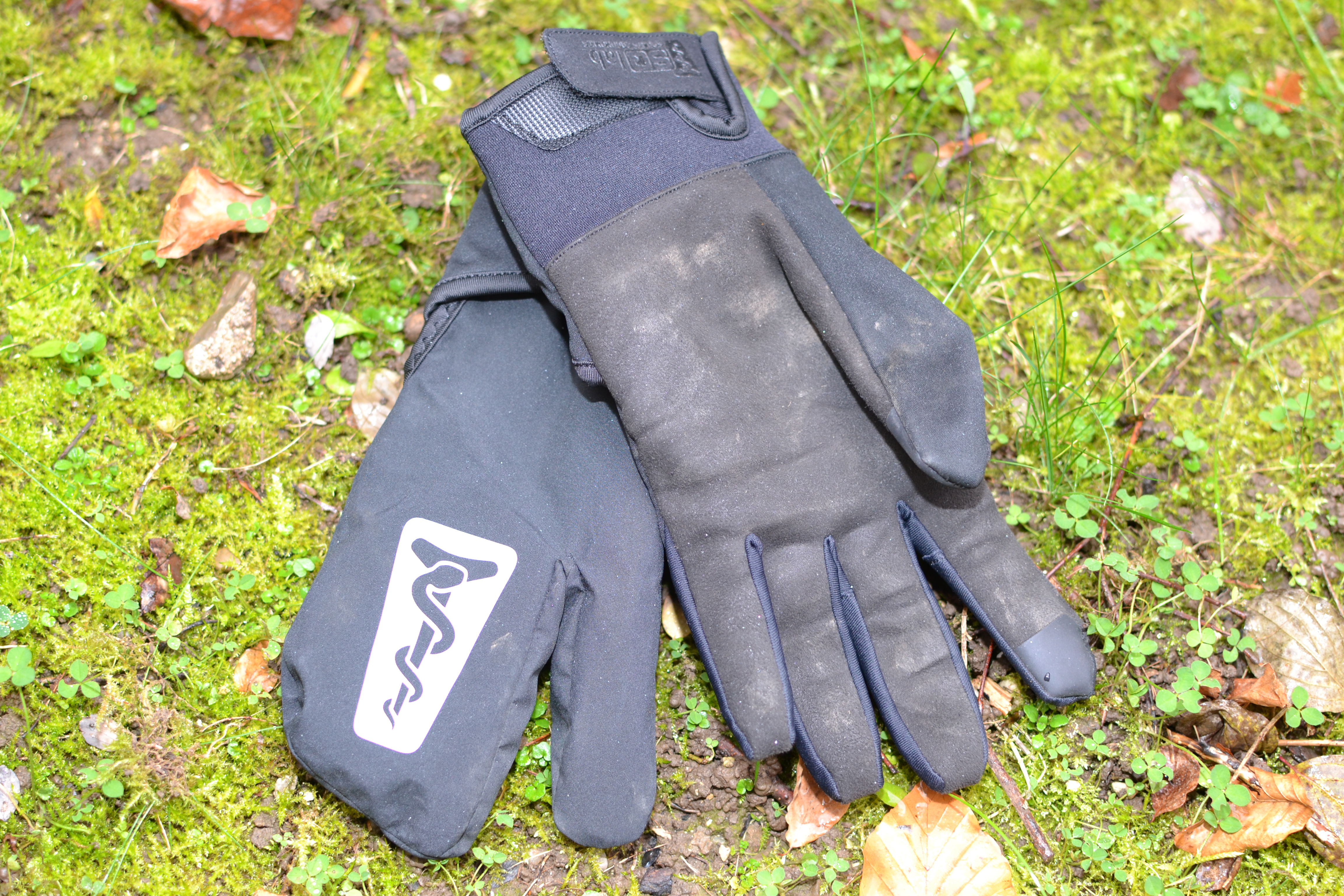 SQlab für den Herbst: MTB-Hose und Handschuhe für Wind und Kälte