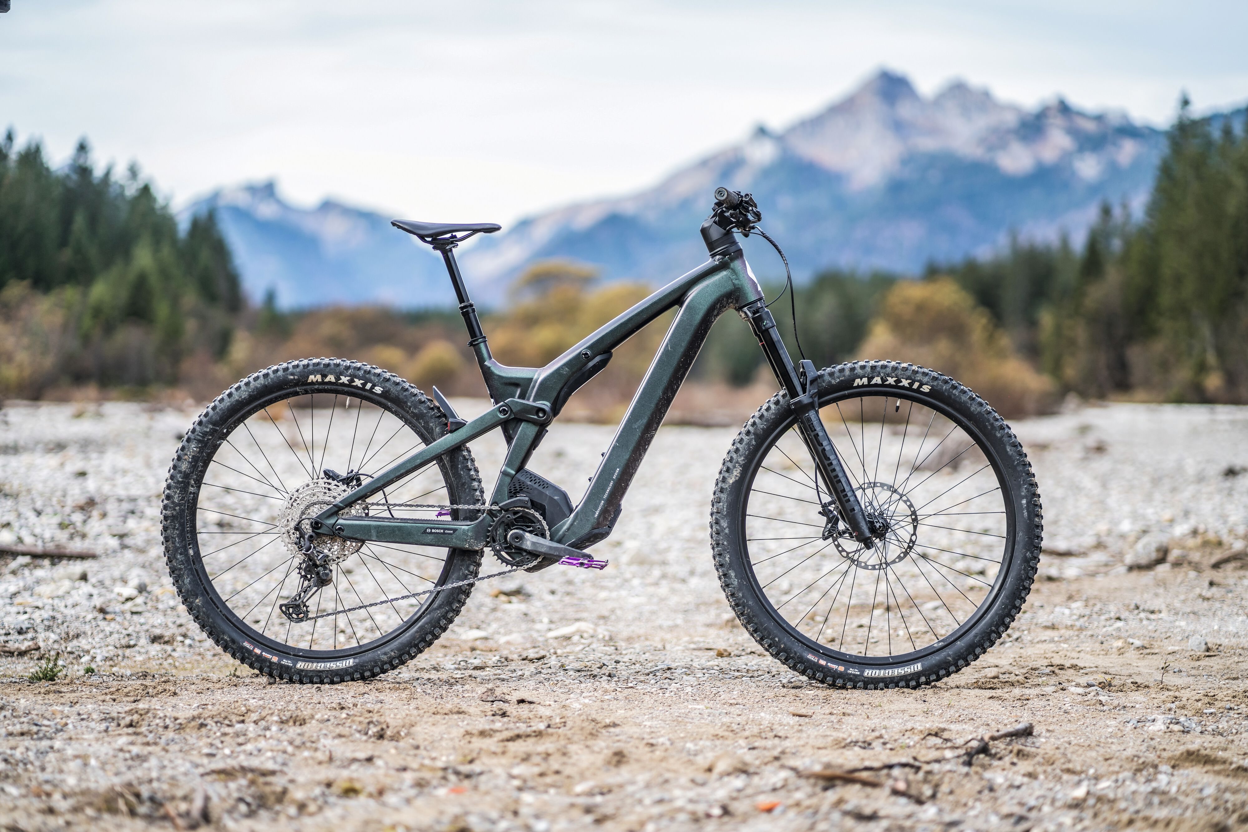 E-Bike Testsieger: Die 8 besten E-Mountainbikes des Jahres 2022