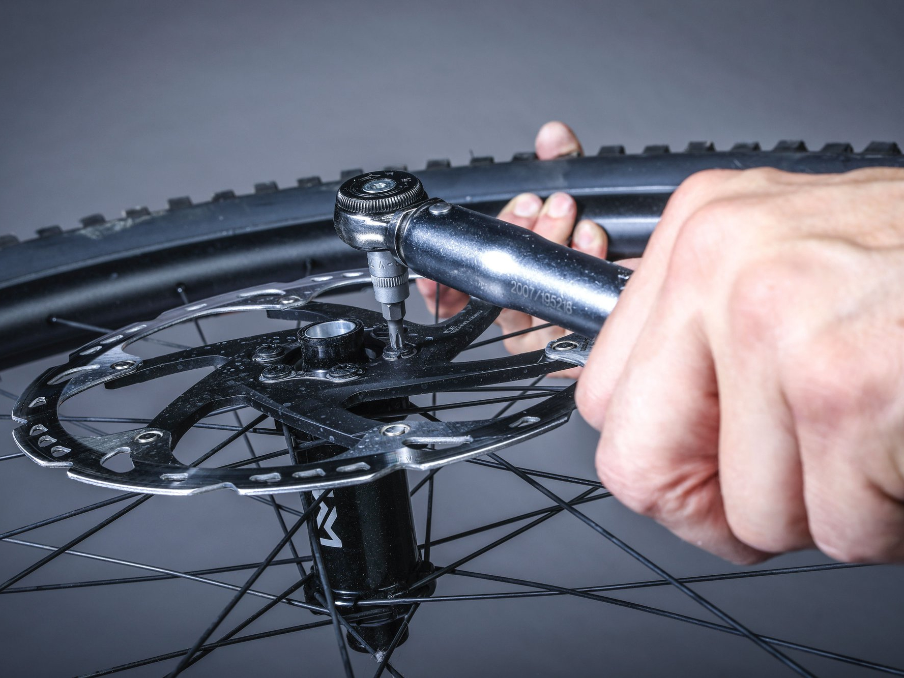 Verschleiß an Fahrrad-Bremsscheiben messen? So geht's.