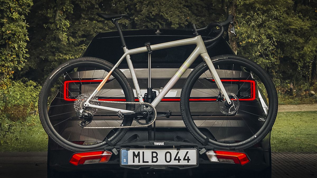 Thule Epos: Neuer Heckträger mit innovativer Fahrradbefestigung