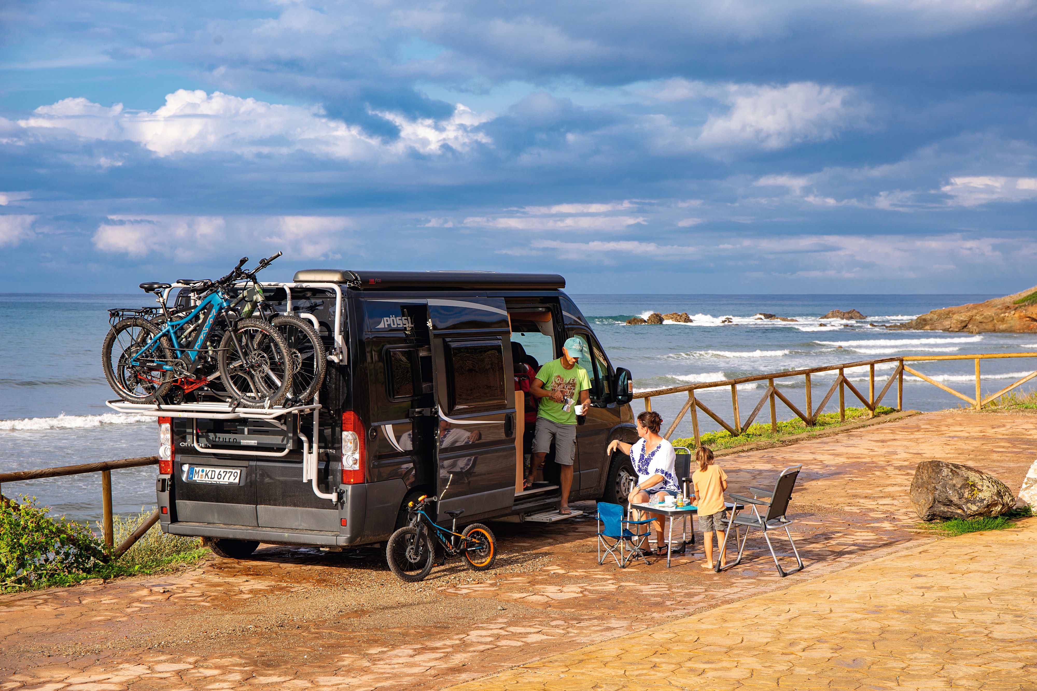 Sardiniens Westkste mit Fahrrad, Camper und Familie erleben | BIKE
