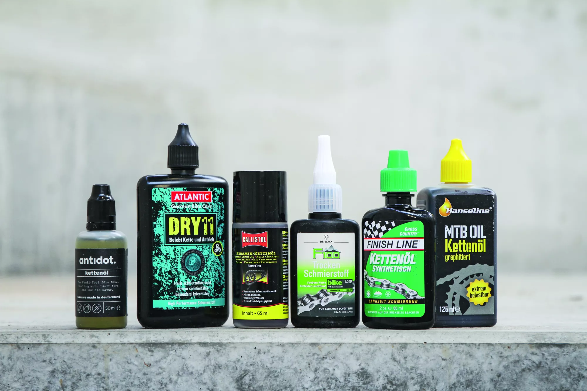 Chain oil test: 18 chain lubricants for road bikes in laboratory and  practical tests | TOUR