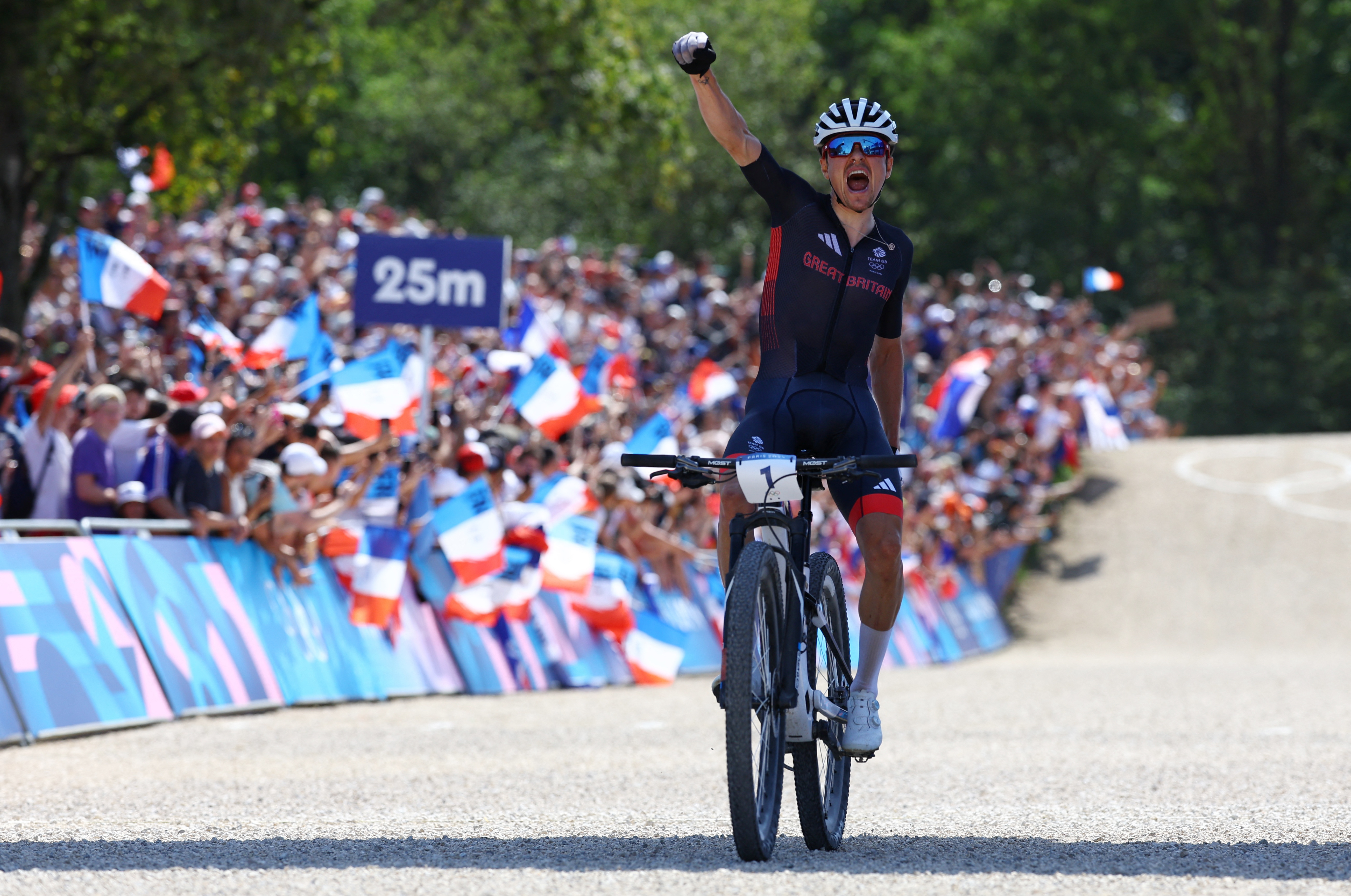 Olympia 2024: Thomas Pidcock holt nach Defekt-Drama Mountainbike-Gold | TOUR
